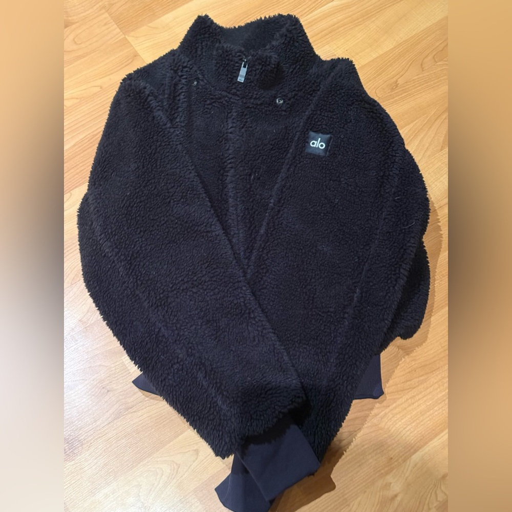 ALO Yoga Foxy Sherpa Jacket Black Faux Fur Pullover